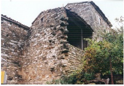 Razlicni primeri kamnite gradnje Podgorje