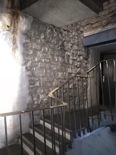 Stopnišče v stolpu ki vodi do hotelskih apartmajev
