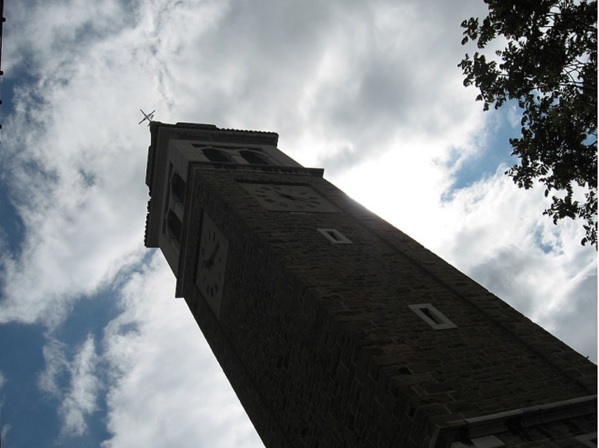 Zvonik v Dolini